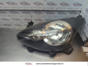 Gebruikte Koplamp links Toyota Aygo (B10) 1.0 12V VVT-i Prijs op aanvraag aangeboden door Autodemontage M.J. Rutte B.V.