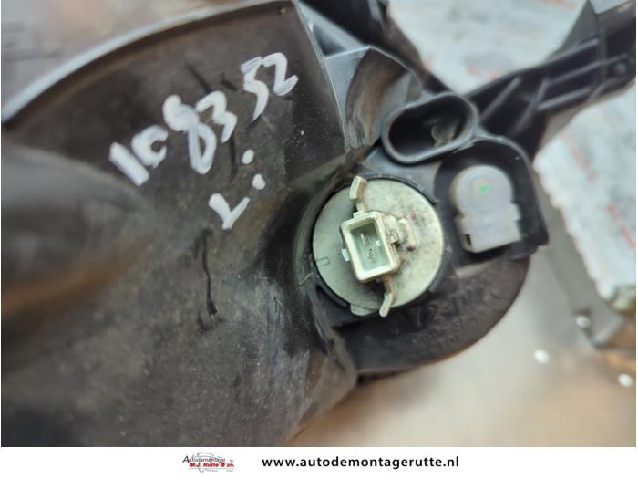 Koplamp links van een Toyota Aygo (B10) 1.0 12V VVT-i 2008