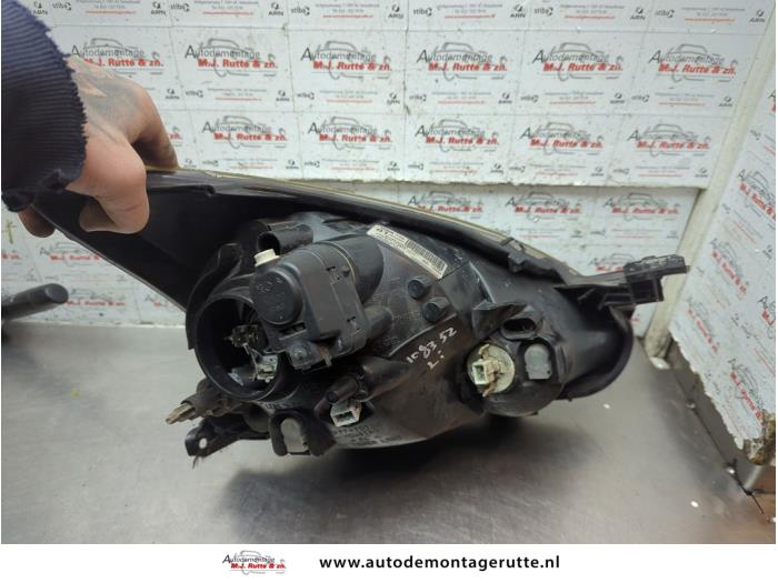 Koplamp links van een Toyota Aygo (B10) 1.0 12V VVT-i 2008
