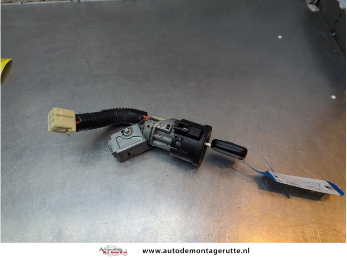 Tändningslås + nyckel från en Toyota Aygo (B10) 1.0 12V VVT-i 2008