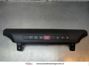 Gebruikte Paniekverlichtings Schakelaar Iveco New Daily VI 33S14, 35C14, 35S14 Prijs op aanvraag aangeboden door Autodemontage M.J. Rutte B.V.