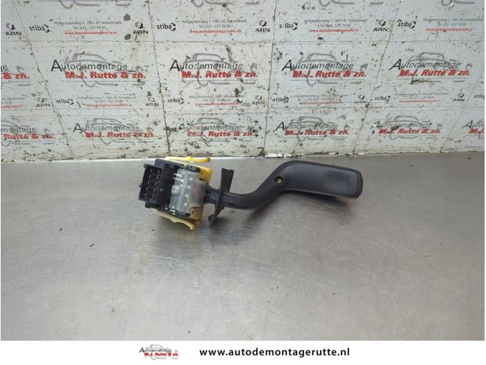 Indikatorbrytare från en Saab 9-5 (YS3E) 2.0t 16V 2003