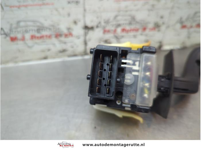 Indikatorbrytare från en Saab 9-5 (YS3E) 2.0t 16V 2003