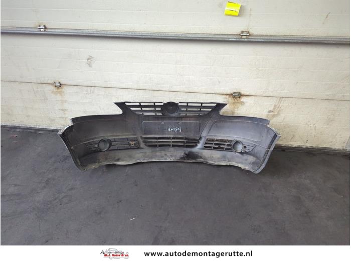 Voorbumper van een Volkswagen Fox (5Z) 1.4 16V 2006