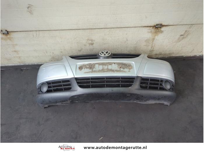 Voorbumper van een Volkswagen Fox (5Z) 1.4 16V 2006