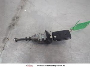 O195113 Gebruikte portierslot cilinder links Citroen C4