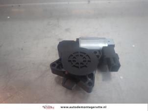 O195191 Gebruikte raammotor portier Mazda 5.
