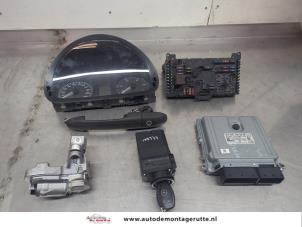 O195252 Gebruikte contactslot + computer Mercedes Vito