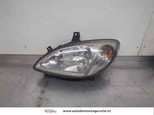 O195260 Gebruikte linker koplamp Mercedes Vito