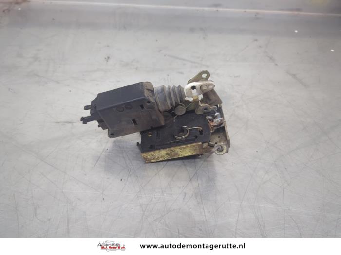 Gebruikte Deurslot Mechaniek 2Deurs links Peugeot 106 O195266