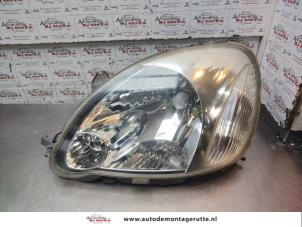 O195301 Gebruikte linker koplamp Toyota Yaris