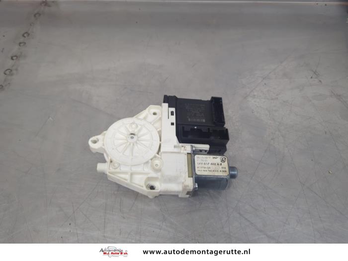 Gebruikte Portierruitmotor Volkswagen Golf O195320