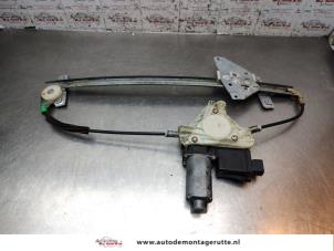 O195387 Gebruikte ruitmechaniek 4deurs links-voor Mitsubishi Space Star