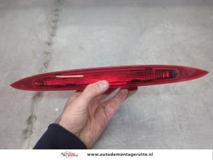 O195404 Gebruikte extra remlicht midden Renault Modus