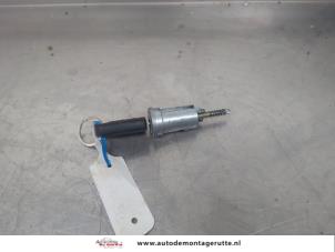 O195428 Gebruikte sleutel+contactslot Opel Corsa