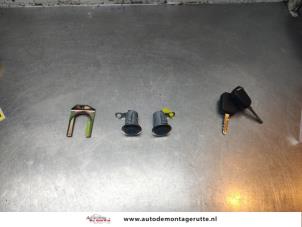 O9990000128 Nieuwe portierslot cilinder links Toyota Aygo