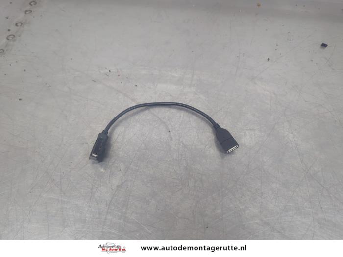 Gebruikte USB stekker Volkswagen Sharan O195472