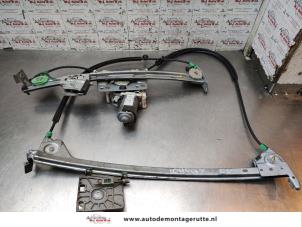 O195525 Gebruikte ruitmechaniek 2deurs rechts-voor Peugeot 206