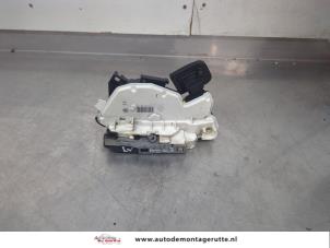 O195545 Gebruikte portierslot mechaniek 4deurs links-voor Volkswagen Sharan