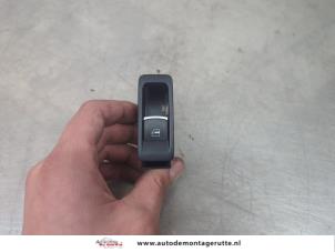 O195550 Gebruikte schakelaar elektrisch raam Volkswagen Sharan