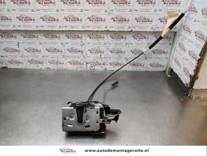 O195580 Gebruikte slotmechaniek portier 2deurs rechts Volkswagen Fox