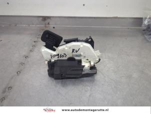 O195600 Gebruikte portierslot mechaniek 4deurs rechts-voor Volkswagen Sharan