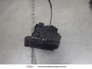 O195605 Gebruikte schuifdeur slotmechaniek rechts Volkswagen Sharan