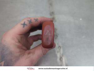 O195633 Gebruikte paniekverlichtings schakelaar Suzuki Wagon R+