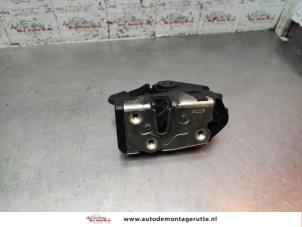 O195669 Gebruikte slotmechaniek portier 4deurs rechts-voor Smart Forfour