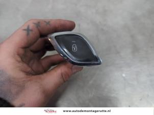 O195695 Gebruikte centrale deurvergrendeling schakelaar Citroen DS3