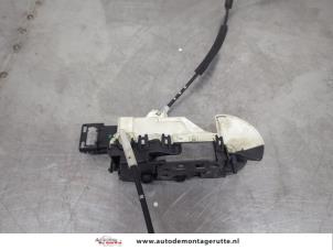 O195707 Gebruikte slotmechaniek portier 2deurs links Citroen DS3