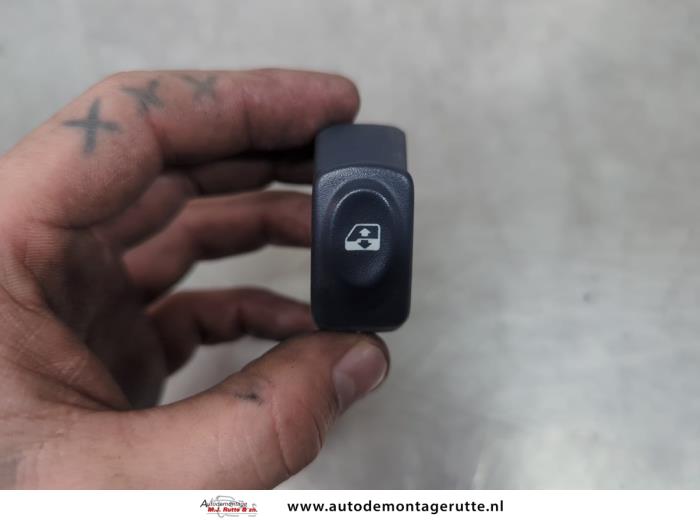 Gebruikte Schakelaar Elektrisch Raam Renault Clio O195746
