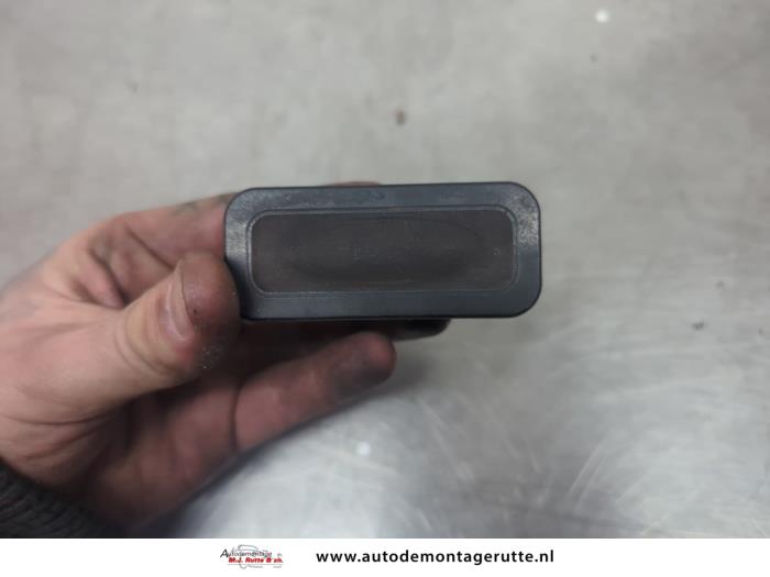 Gebruikte Schakelaar achterklep Renault Clio O195752