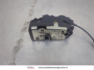 O195788 Gebruikte deurslot mechaniek 4deurs links-voor Smart Forfour