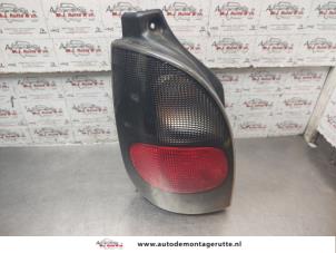 O195827 Gebruikte achterlicht links Renault Espace