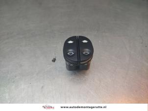 O195852 Gebruikte elektrisch raam schakelaar Ford Fiesta