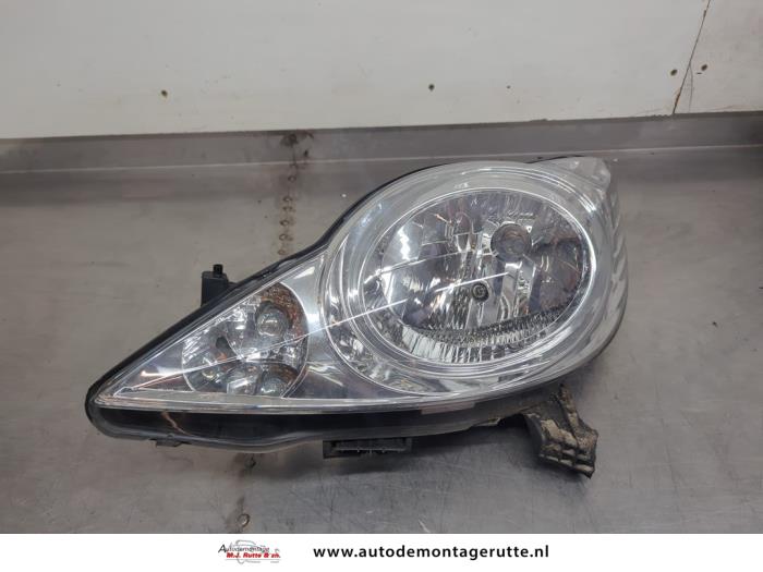 Gebruikte Koplamp links Peugeot 107 O195914