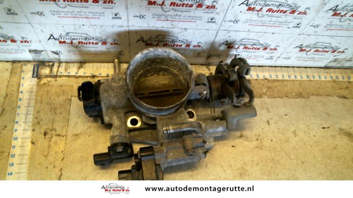 Spjällhus från en Subaru Legacy Wagon (BH) 2.5 16V 1999