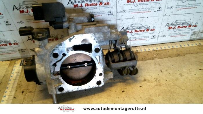 Spjällhus från en Subaru Legacy Wagon (BH) 2.5 16V 1999