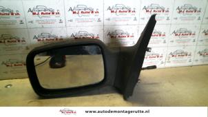 O84183 Gebruikte spiegel buiten links Ford Courier