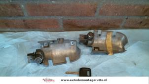 Begagnade Dörrlåscylinder, vänster Volvo V40 (VW) 1.9 D di Pris på förfrågan erbjuds av Autodemontage M.J. Rutte B.V.