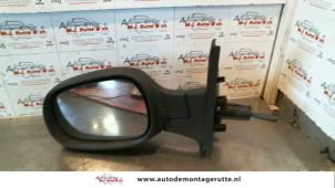 O84939 Gebruikte buitenspiegel links Nissan Micra