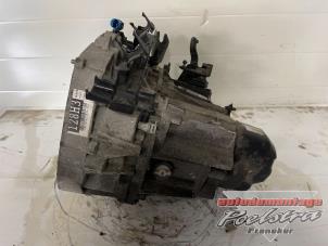 Begagnade Växellåda Renault Clio III (BR/CR) 1.2 16V 75 Pris € 250,00 Marginaltabell erbjuds av Autodemontage Poelstra B.V.