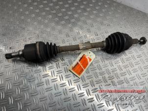 Gebruikte Aandrijfas links-voor Ford Focus 2 Wagon 1.8 16V Flexifuel Prijs € 55,00 Margeregeling aangeboden door Autodemontage Poelstra B.V.