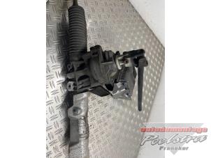 Gebruikte Stuurhuis Mercedes B (W245) 2.0 B-180 CDI 16V Prijs € 190,00 Margeregeling aangeboden door Autodemontage Poelstra B.V.