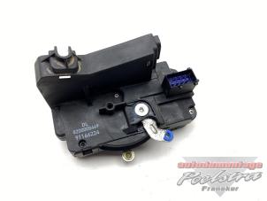 Begagnade Låsmekanism, bakdörr, minibuss/van Opel Vivaro 2.5 DTI 16V Pris € 19,95 Marginaltabell erbjuds av Autodemontage Poelstra B.V.