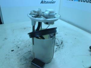 Gebruikte Tankvlotter Toyota Avensis Wagon (T25/B1E) 2.0 16V D-4D-F Prijs € 35,00 Margeregeling aangeboden door Boels Autodemontage