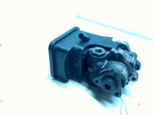 Gebruikte Stuurbekrachtiging Pomp BMW 3 serie (E46/4) 320d 16V Prijs € 35,00 Margeregeling aangeboden door Boels Autodemontage