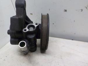 Begagnade Servostyrningspump Honda CR-V (RD1/3) 2.0i 16V VTEC Pris € 35,00 Marginaltabell erbjuds av Boels Autodemontage