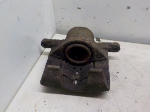 Begagnade Främre bromsok, vänster Honda CR-V (RD1/3) 2.0i 16V VTEC Pris € 35,00 Marginaltabell erbjuds av Boels Autodemontage